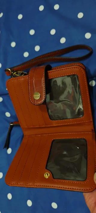 Cartera de mano marrón