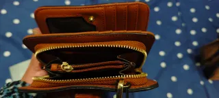 Cartera de mano marrón