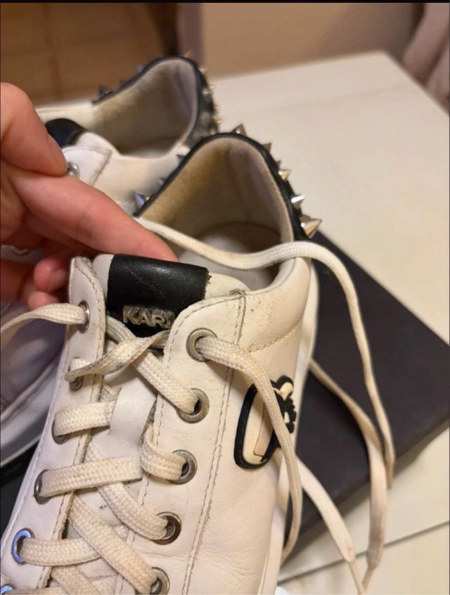 Tenis Karl Lagerfeld Blancos con Tachuelas