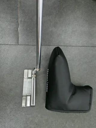 Palo de golf con funda