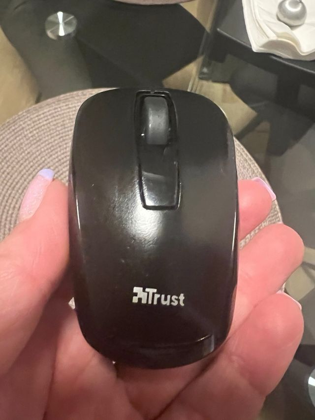 Caricatore e mouse portatili Trust