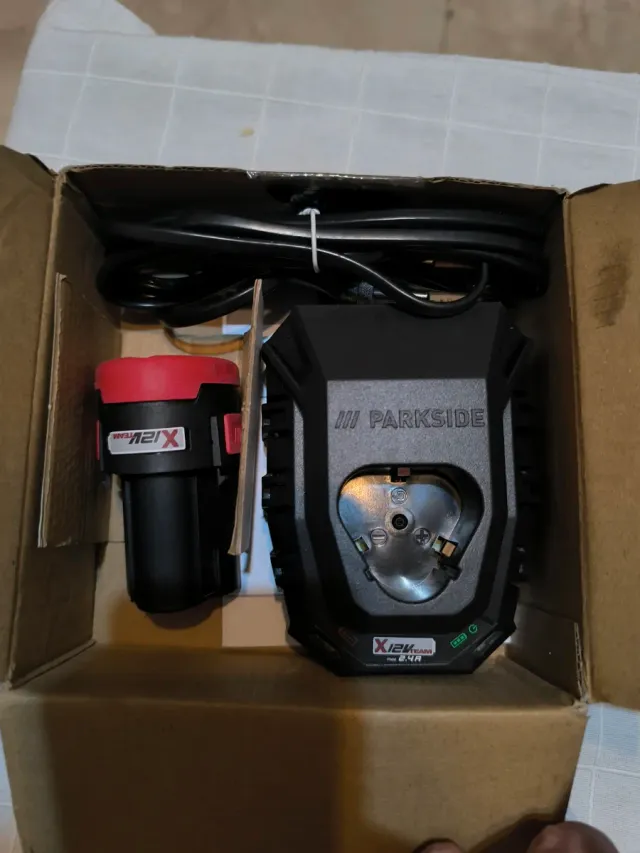Cargador y Batería Parkside 12V