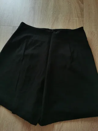 Falda pantalón negra con botones