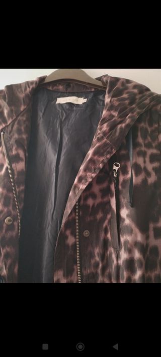 Parka Indi&Cold impermeable estampado leopardo.