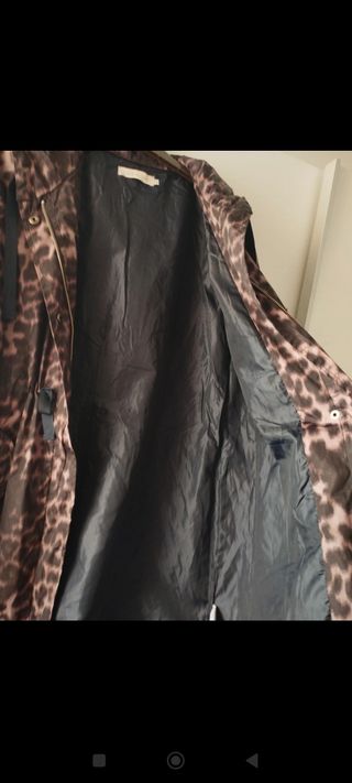 Parka Indi&Cold impermeable estampado leopardo.