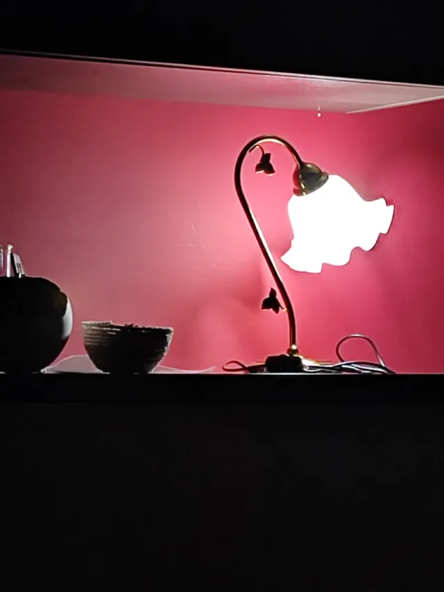 Lámpara vintage sobremesa metal dorada