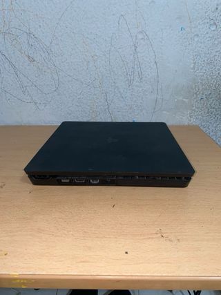 PS4 Slim 1TB + 2 Mandos