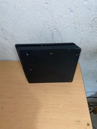 PS4 Slim 1TB + 2 Mandos