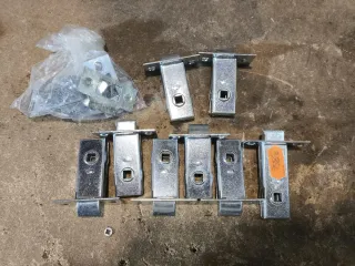 8 Picaportes metálicos