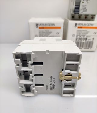 Merlin Gerin Interruttore Differenziale 23038 25A