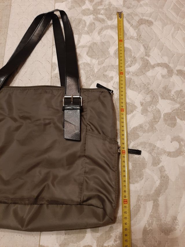 Bolso de mujer verde oscuro y negro