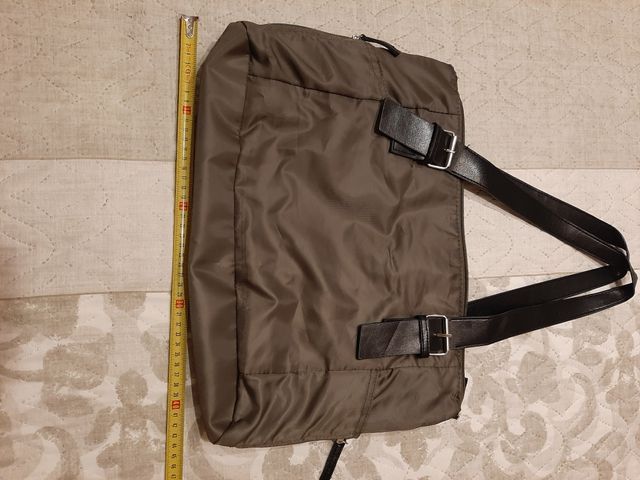 Bolso de mujer verde oscuro y negro