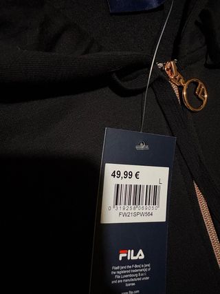 Chaqueta Fila Negra con Detalles Dorados