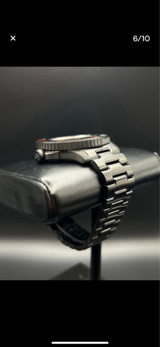 Orologio Gucci nero e rosso. Nuovo