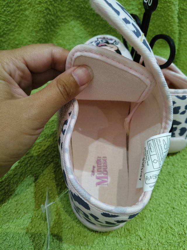 Zapatillas Minnie nuevas talla 30 