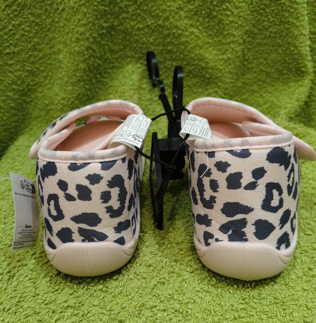 Zapatillas Minnie nuevas talla 30 