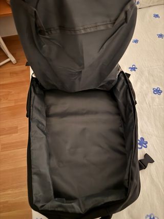 Mochila Negra de mujer para Ryanair y para EasyJet