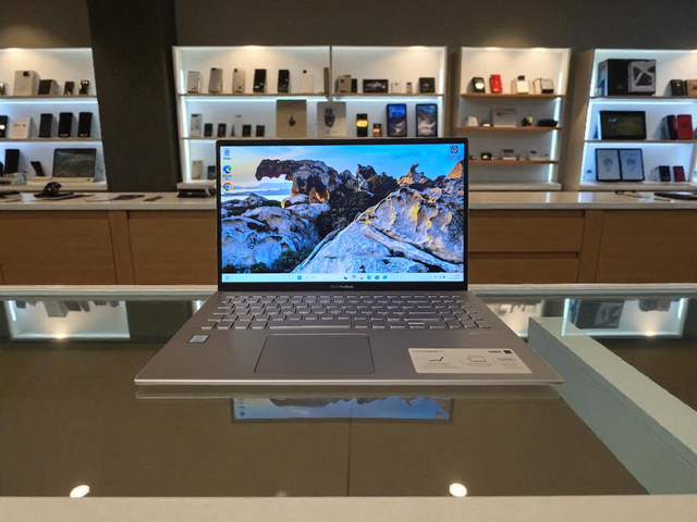 Pc Portatile Asus 15" i5  8th RAM SSD 240GB Win11 