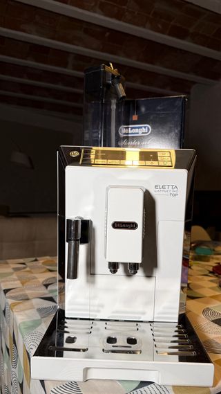 Cafetera Super Automática DeLonghi Eletta