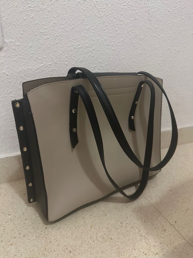 Bolso Guess Negro y Gris