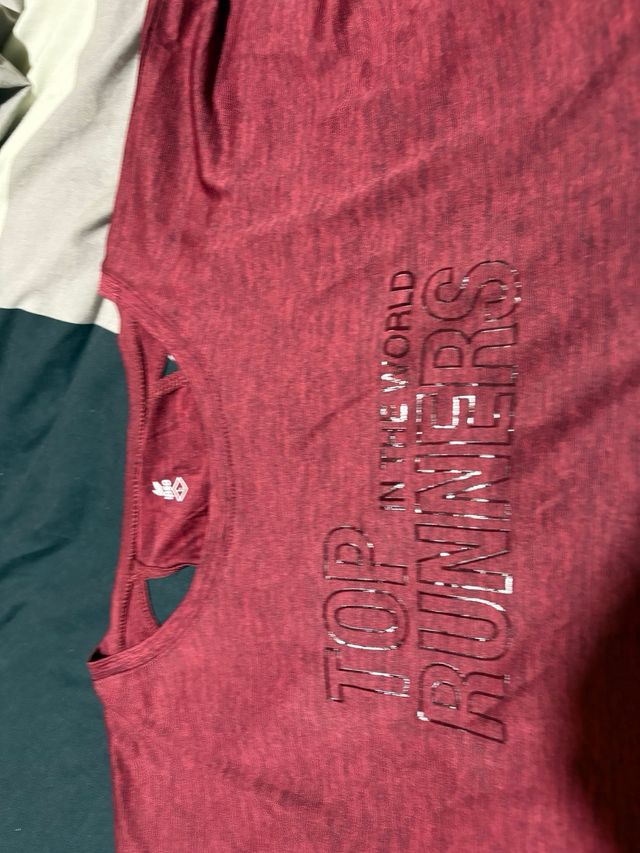 Camiseta deportiva granate Top Runners