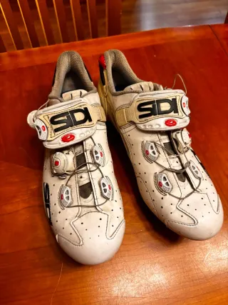 Zapatillas Sidi Blancas y Rojas