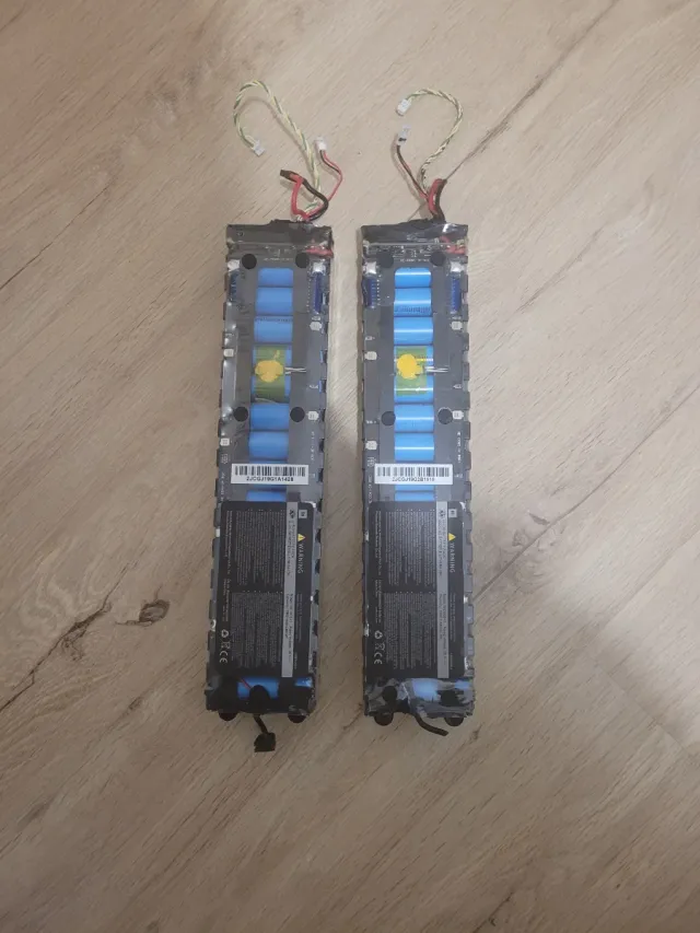 2 Baterías Xiaomi M365 Originales (Para reparar)