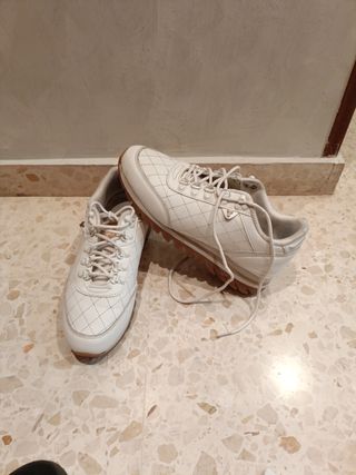 Zapatos blancos de mujer