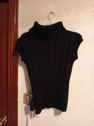 Chaleco jersey cuello alto negro
