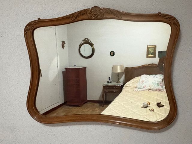 Specchiera in legno intagliato