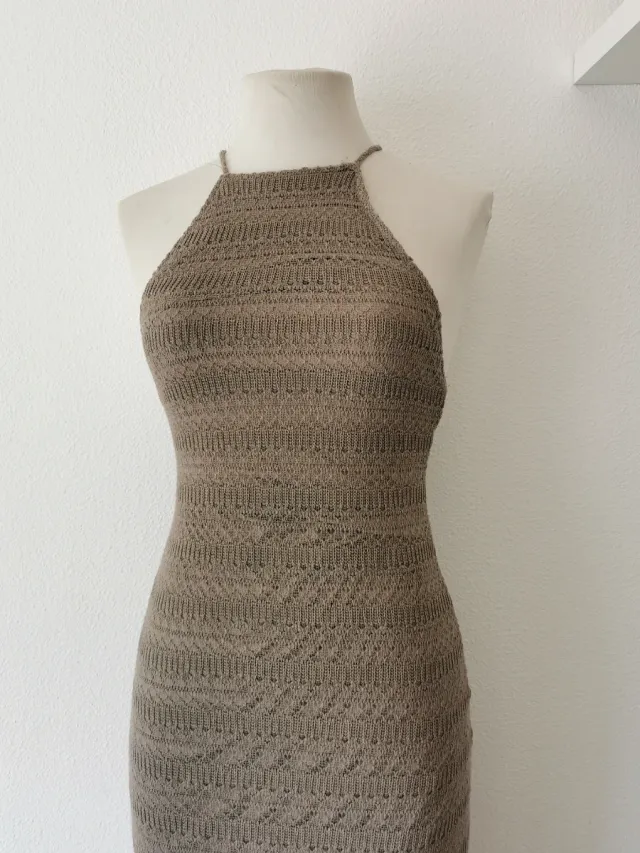 Vestido rejilla marrón