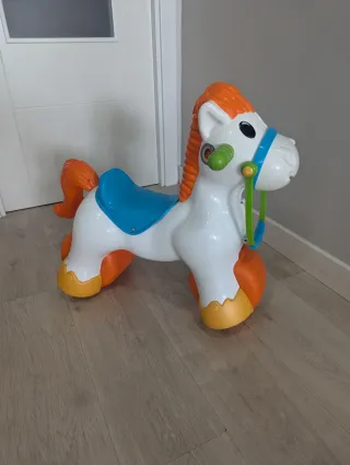 Caballo balancín y correpasillos Feber