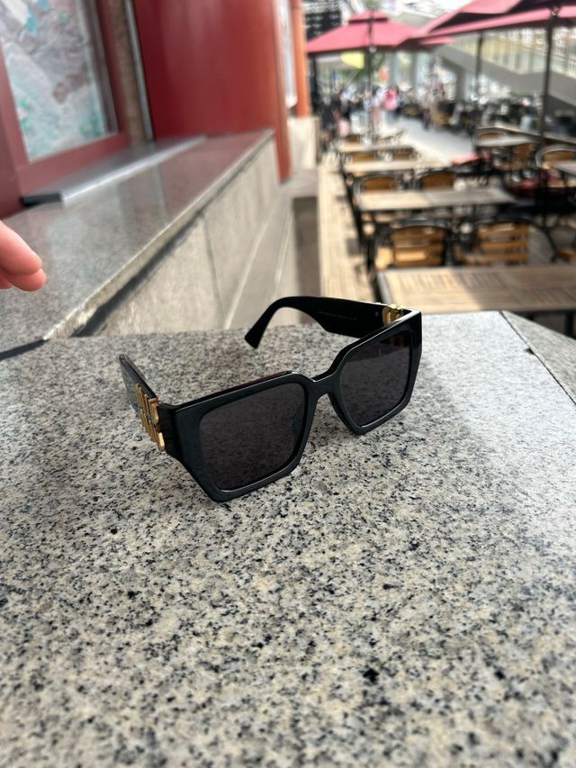 Gafas de sol Miu Miu negras