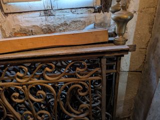 Reja o valla de hierro forjado antigua