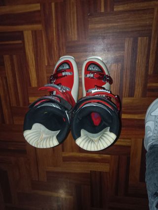 Botas de esquí Atomic rojas y blancas