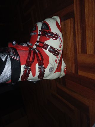 Botas de esquí Atomic rojas y blancas