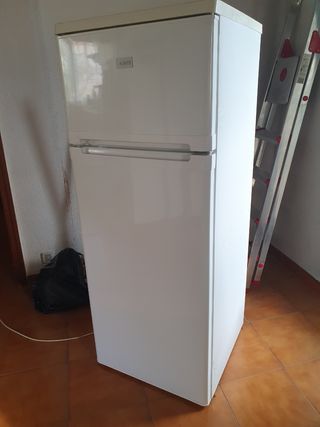 Frigorífico Zanussi blanco con congelador