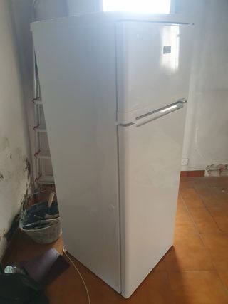 Frigorífico Zanussi blanco con congelador