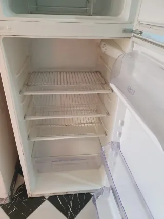 Frigorífico Zanussi blanco con congelador