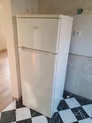 Frigorífico Zanussi blanco con congelador