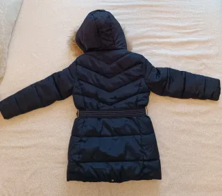 Abrigo niña azul con cinturón dorado