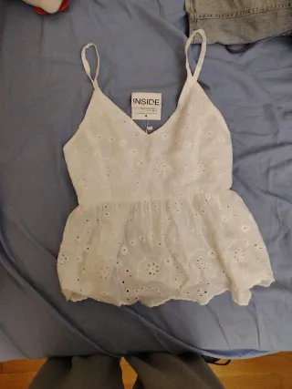 Camiseta INSIDE blanca bordada flores