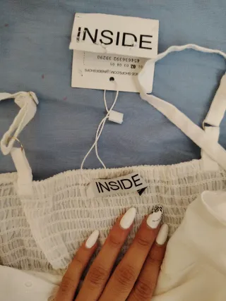 Camiseta INSIDE blanca bordada flores