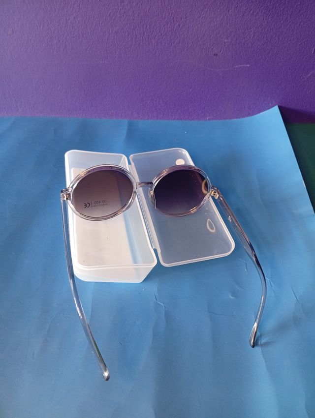 Gafas de sol redondas marca Flair.