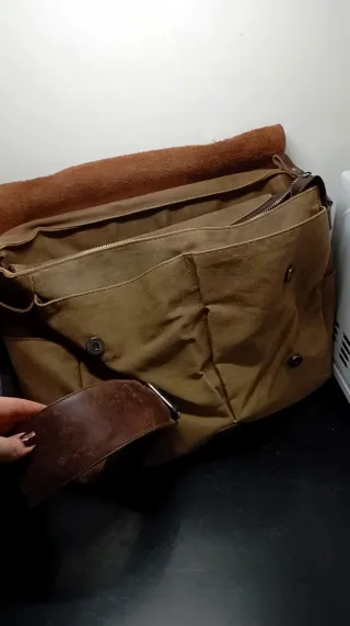 Bolso de piel y lona