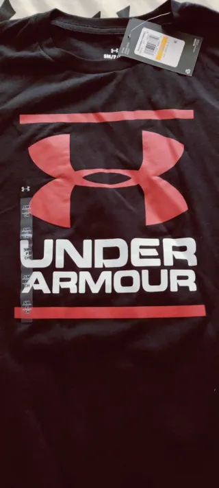 Camiseta Under Armour Negra y Roja Talla M