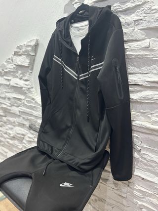 Conjunto deportivo Nike chico negro