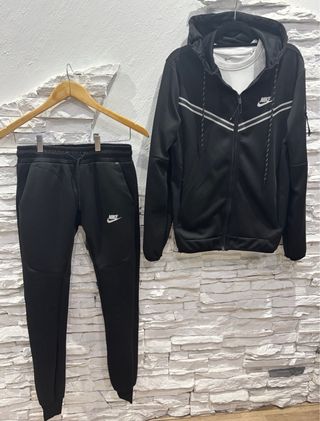Conjunto deportivo Nike chico negro