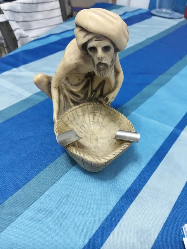 Cinzeiro Figura em Mármore