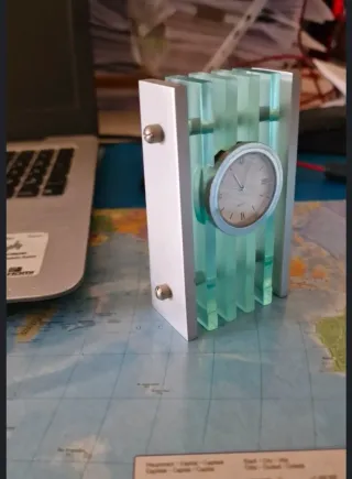 Relógio de Mesa Moderno